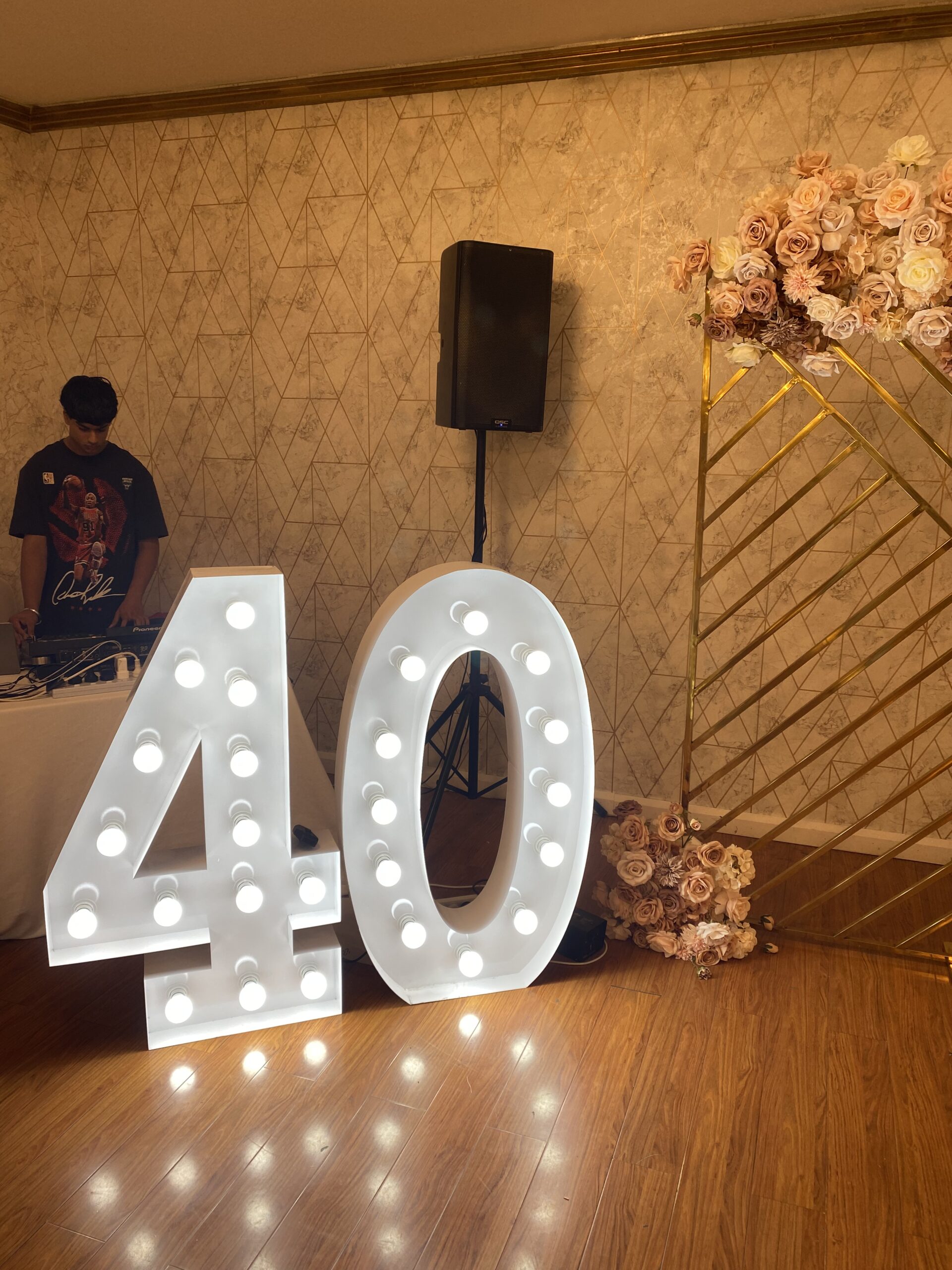 Light up Number "0" and "4"