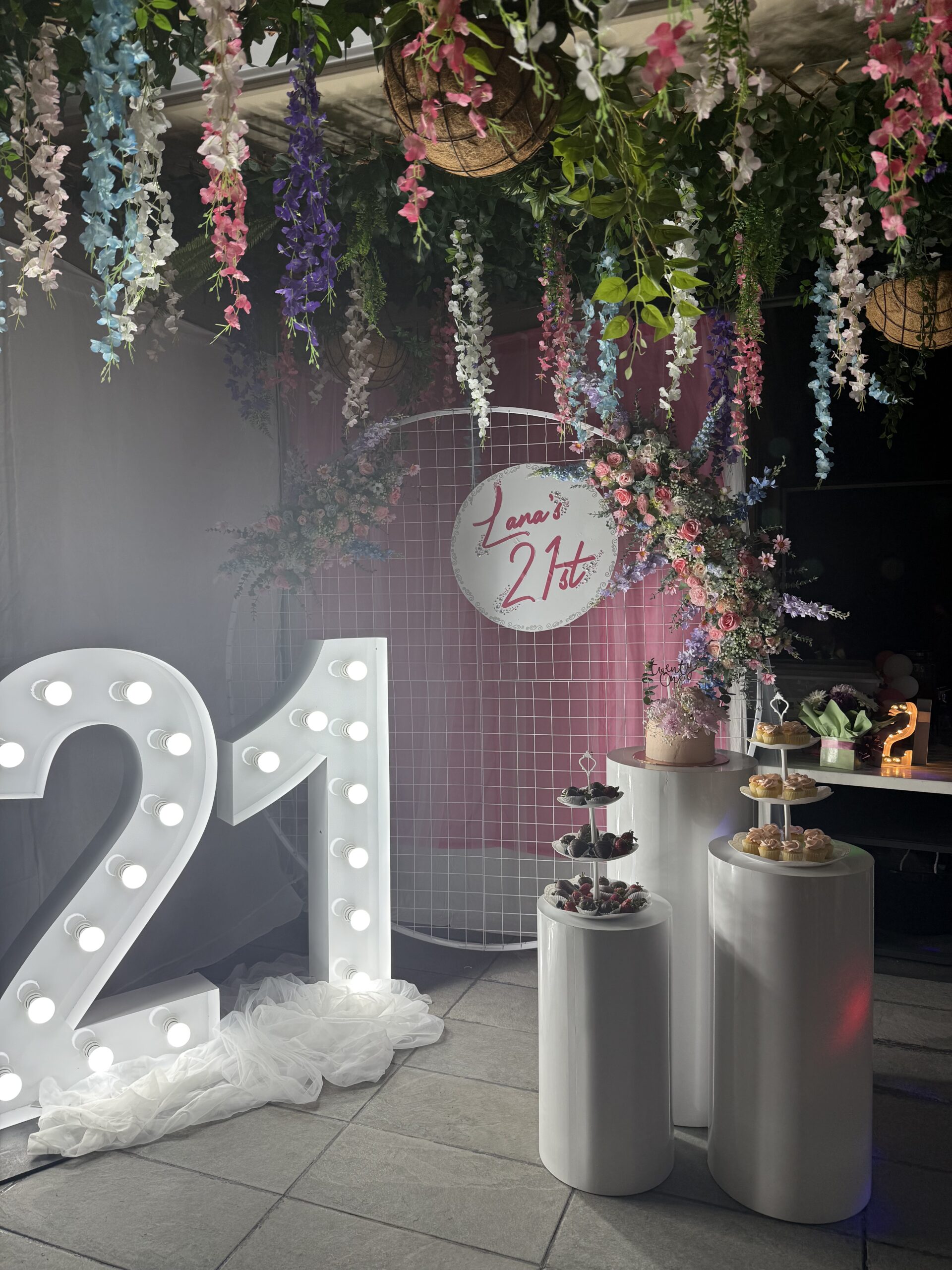 Light up number "21" with Cake plinth and mesh backdrop